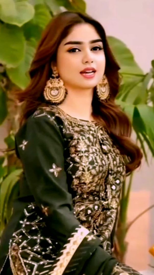 हम तेरी मोहब्बत में यूं पागल रहते हैं, हिंदी बोलीवुड सोंग शोर्ट वीडीयो hum teri mohabbat mai