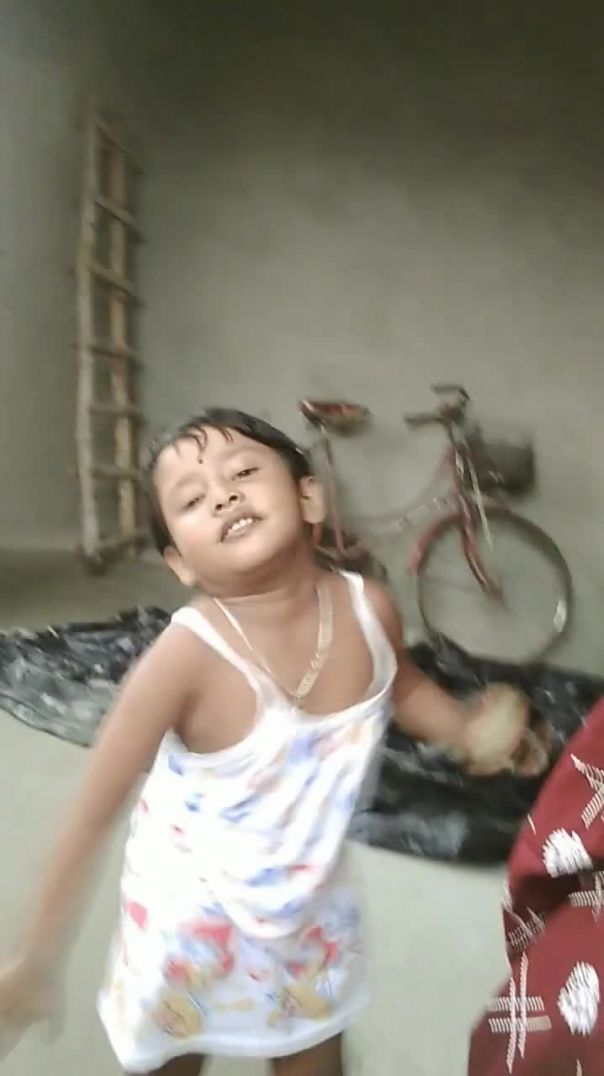 ⁣আমি আর দিদির মেয়ে মিলে ভিডিও বানালাম।