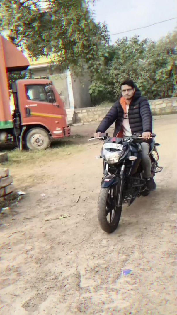 Raste pe usi din agaya tha jis din pahli baar baat ki 😂