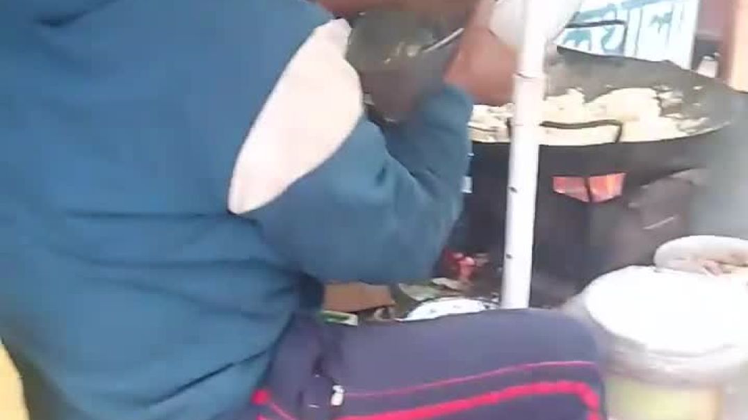 ⁣10 के 4 समोसे और टेस्ट एसा की उंगलिया खा जाये