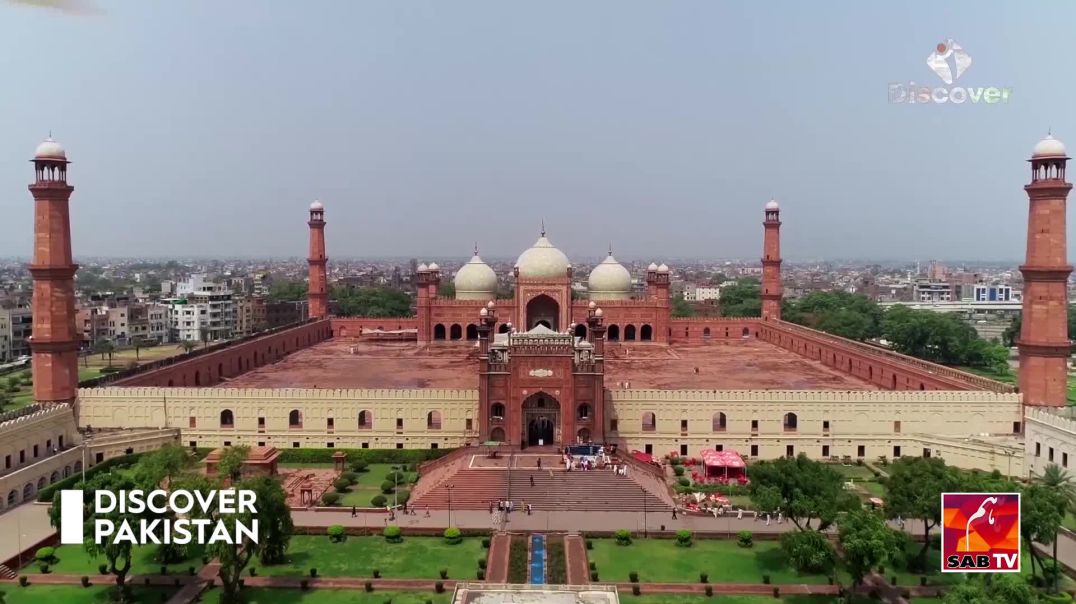 ⁣"Badshahi Masjid: World's Largest Mosque You Didn’t Know About 😱🇵🇰"