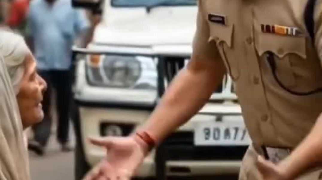 ⁣Daroga ma ko pareshan kar raha hai