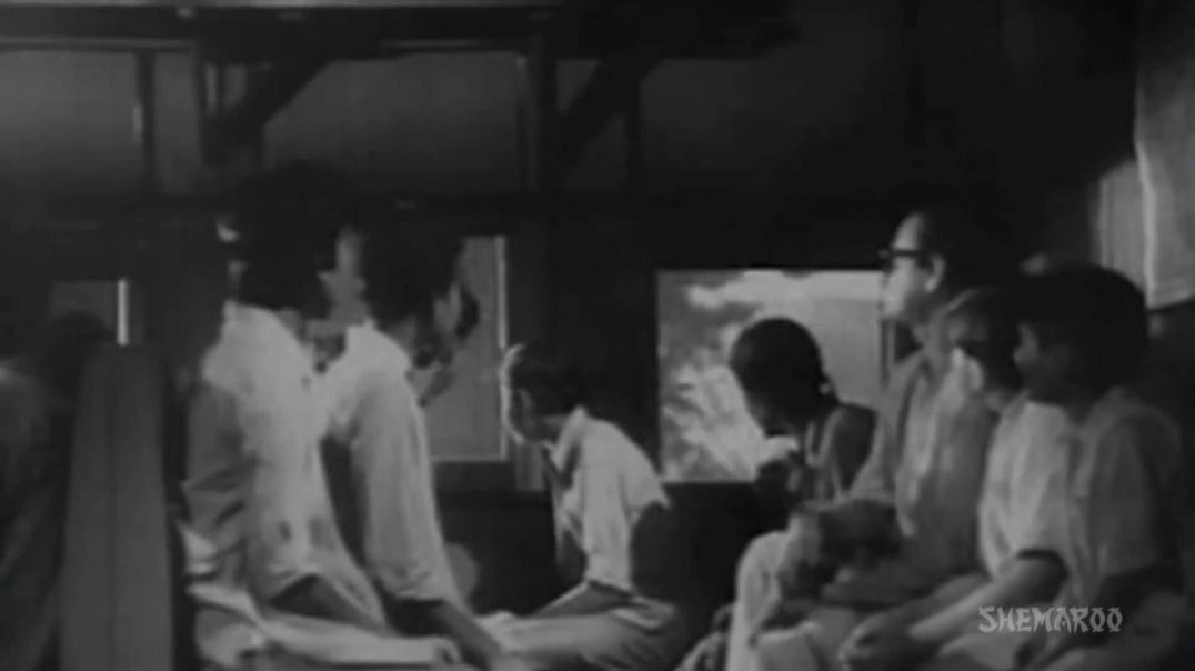 ⁣Aao Bachho Tumhe Dikhaye (HD) - Jagriti Songs - Abhi Bhattacharya - Kavi Pradeep - Patriotic Song(10