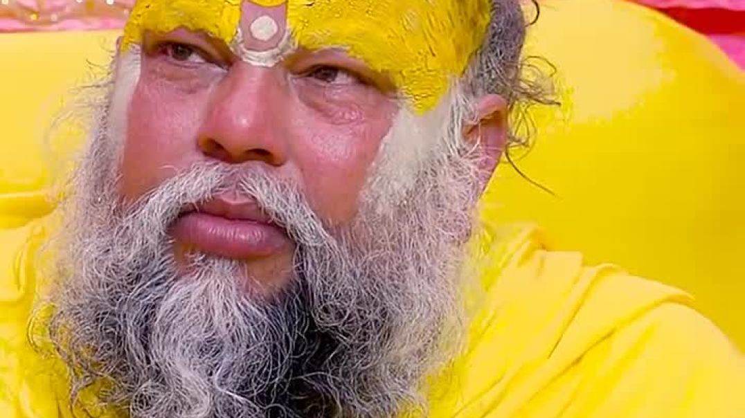 ⁣मैं एक शिक्षिका हूँ—अगर बच्चे मेरे पैर छूते हैं, क्या मेरे पुण्य नष्ट होते हैं_ #premanandjimaharaj