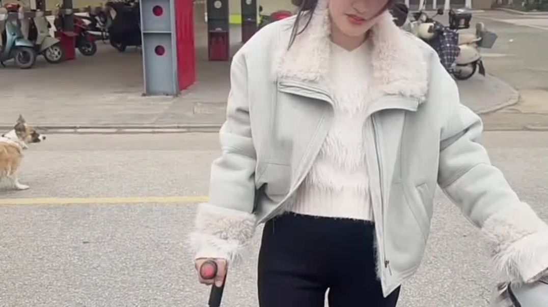 ⁣इस लड़की को क्या हुआ 🫣😭