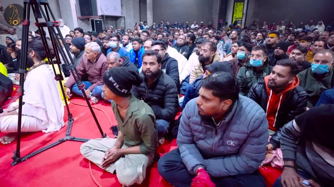 ⁣कष्ट आने पर लोग कहते हैं अब तुम्हारे भगवान कहाँ गए तुम्हें इतने कष्ट में रखा है_ Bhajan Marg