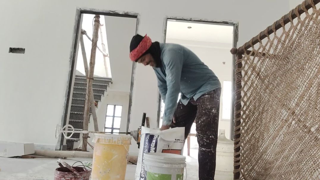 ⁣Wall putty mixing