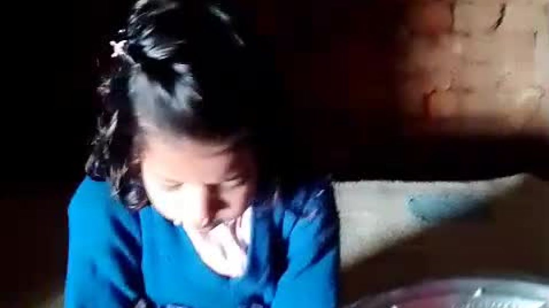 ⁣खाना खा रहे है 🤣🤣