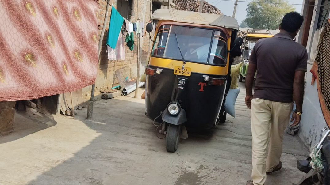 ⁣Papa tur bechne ja rahe hai 😱