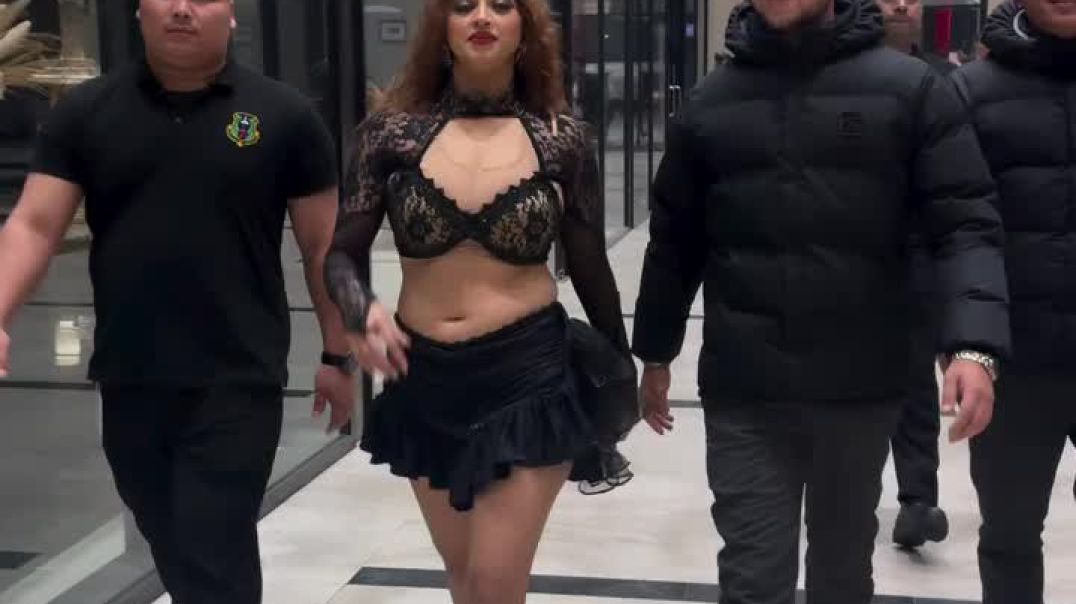 ⁣मैं नजरें मिलाऊँ तो कैसे मिलाऊँ मुझे शर्म आने लगी है #dance