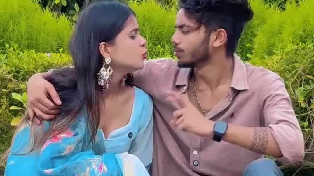 ⁣Jo Bhi ho ham sath hai vohi kafi hai