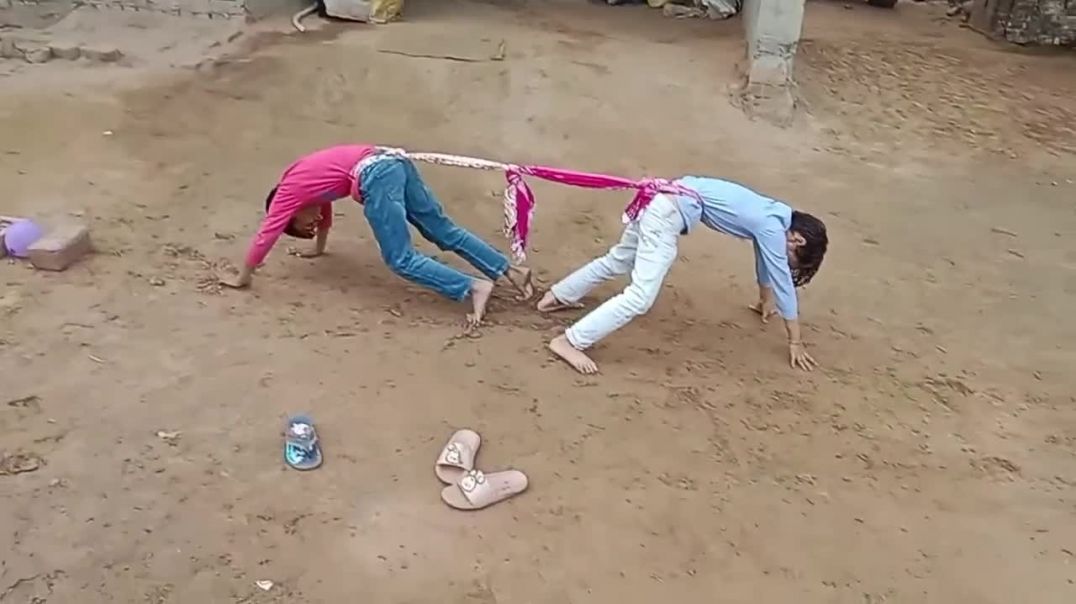 ⁣Yah Dekho bacchon ki kalakari  bacchon ka game kaise khelte hain 🤔🤔🤔