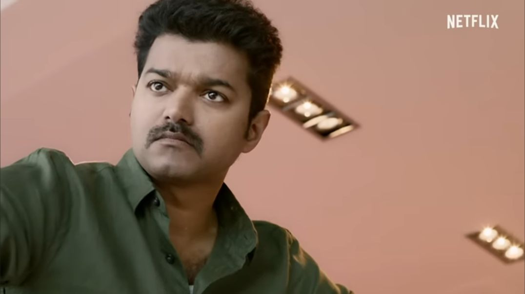 ⁣Thalapathy_Vijay_Mass_Airport_Scene___Mersal___Tamil_Film___Netflix_India(1080p)