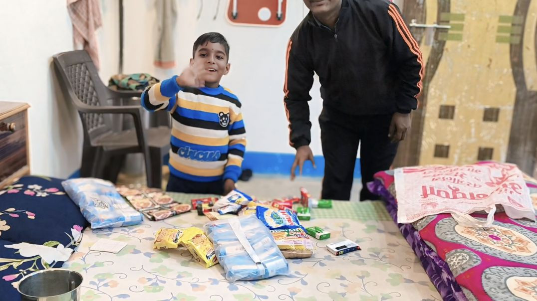 ⁣Himanshu Beta Ke Sath Ghar Ke Liye Shopping