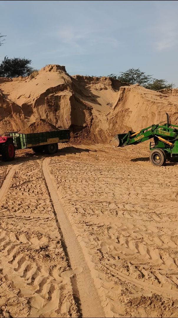 एक दम से मिट्टी गिर गई