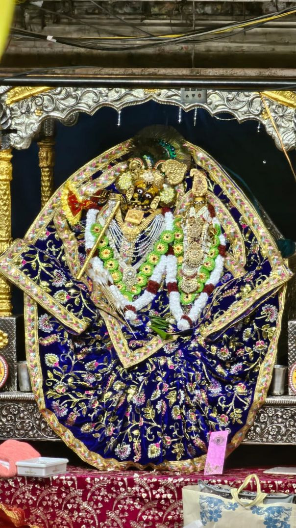 राधारानी जी की सुबह की आरती और दर्शन करो