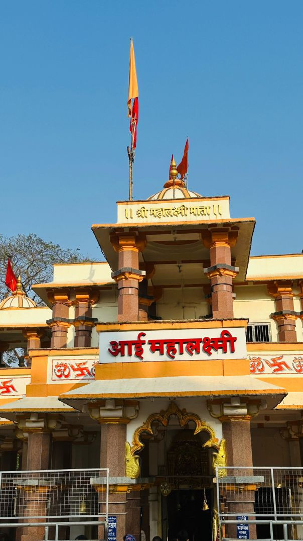 महालक्ष्मी टेंपल पड़ी इलाके मे रात को नीचे उतरते हुए