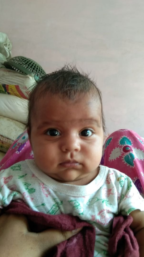 Papa ki ladoo khel rahi h