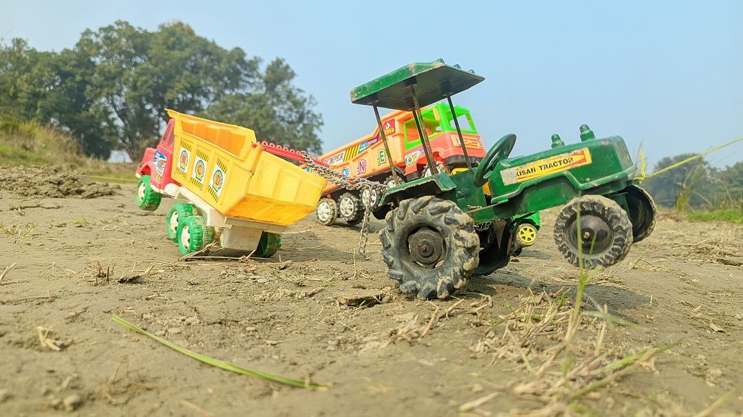 ⁣Toy Tractor Pulling Dumper 🚜 | Big Toy Truck Offroad Play | Kids Toy Farming Video  ## 📝 **Descripti