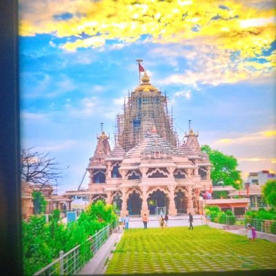 104702643826245483987 