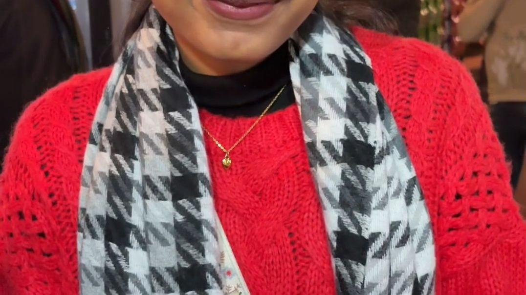 ⁣सेबपुरी खा कर मजा आ गया 😀🥰