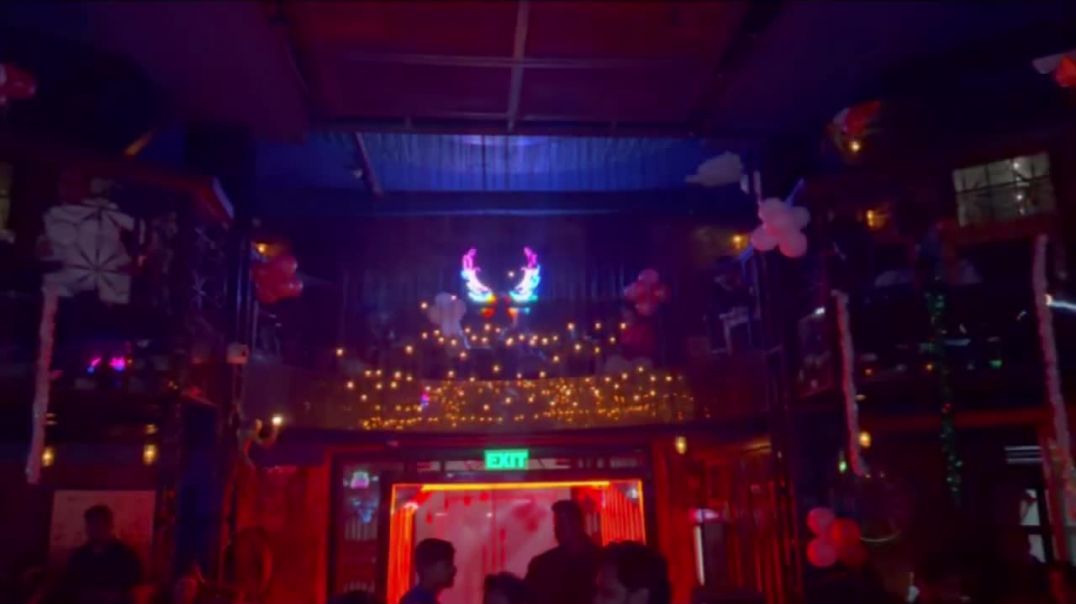 ⁣@OnVlogger Local cafe, Connaught Place, Delhi