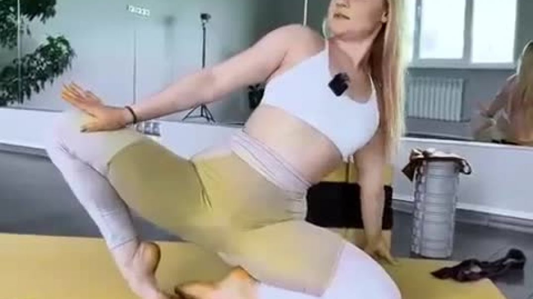 ⁣Funny Yoga Entertainment