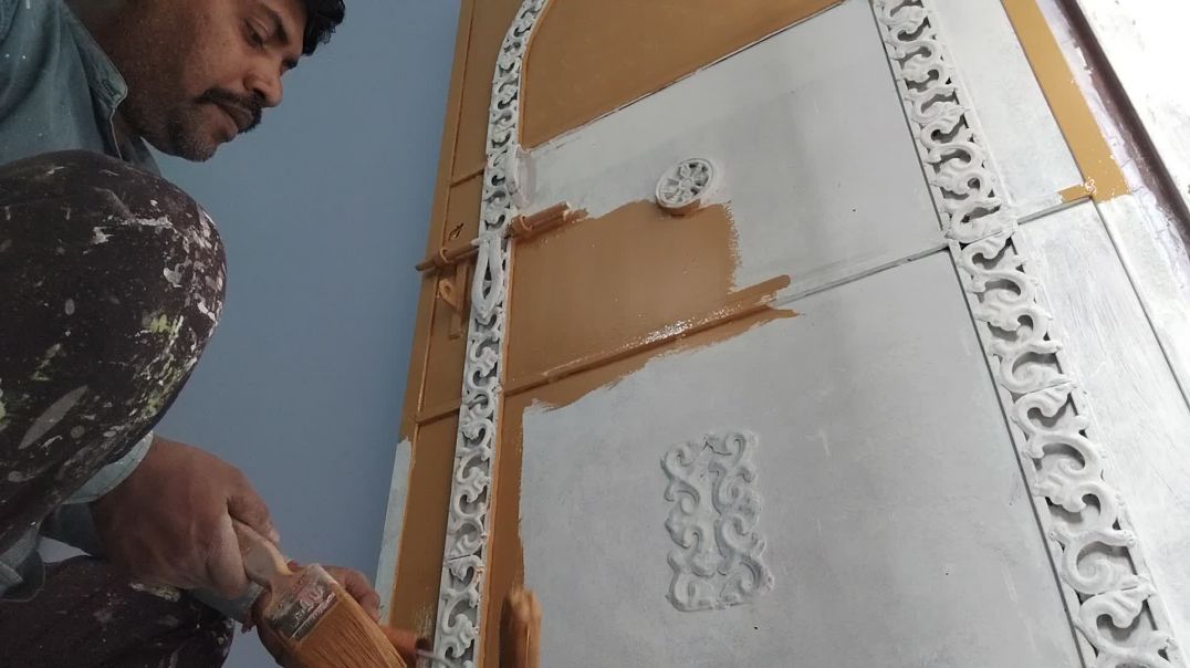 ⁣Golden brown darvaja paint #wallputtykaisekare #paint