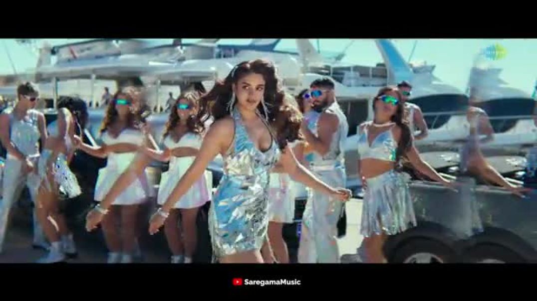 Nache_Nache_-_Video_Song___The_RajaSaab___Prabhas,_Malavika_Mohan,_Nidhhi_Agerwal,_Riddhi___Thaman_S