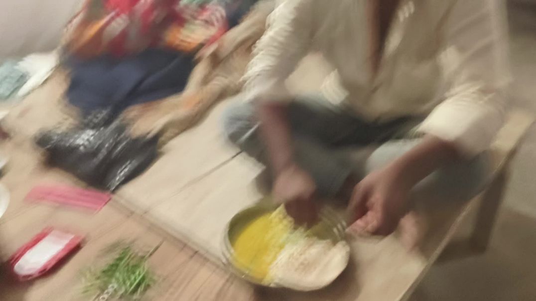 ⁣Kam ke bad Sham ka khana Banta hua