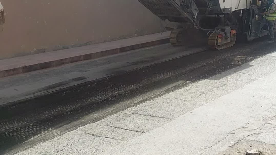 ⁣रोड कैसे पुराना काट के हटाया जा रहा है VID_20260101_141248