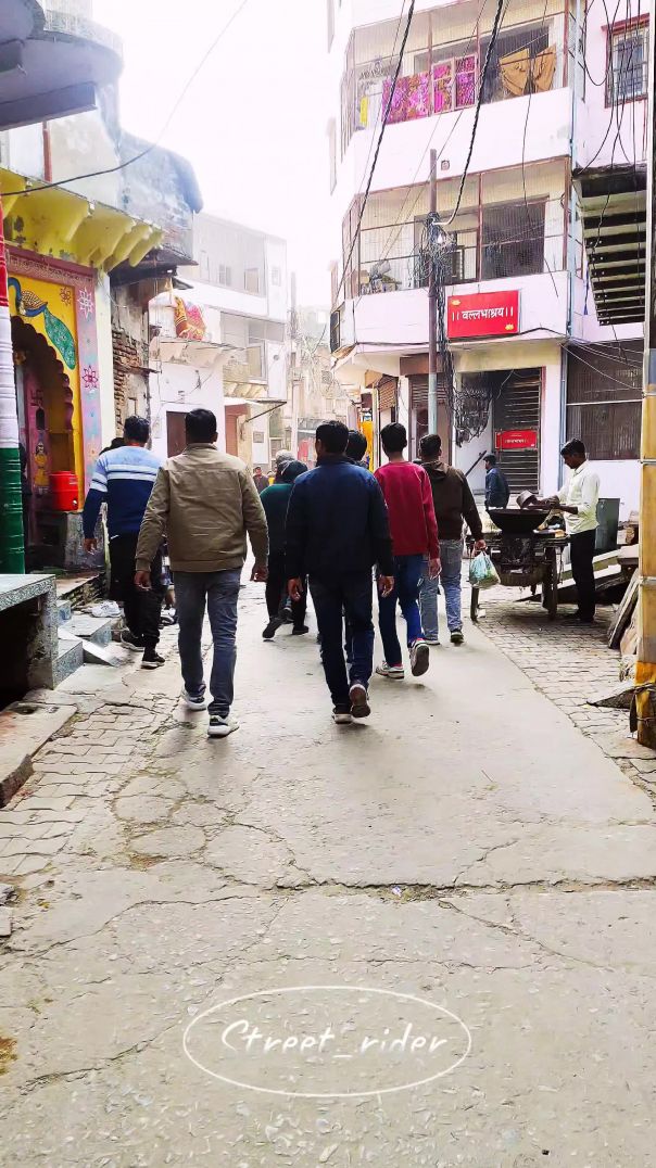 Shayama aan baso vrindavan me