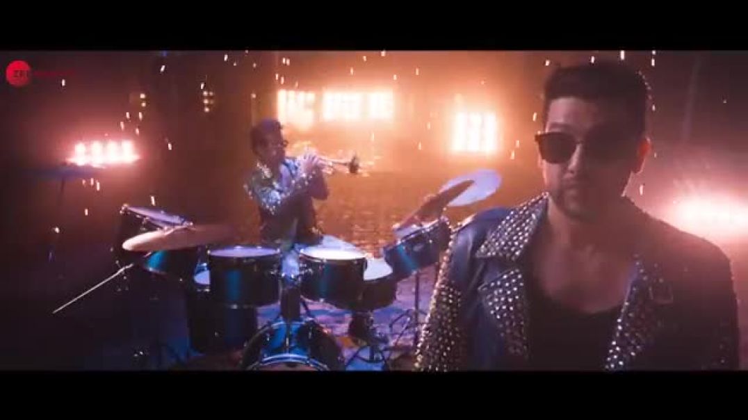 Jawaani_Le_Doobi_-_Full_Video__Kyaa_Kool_Hain_Hum_3___Tusshar_Kapoor,_Aftab_Shivdasani,_Gauahar_Khan