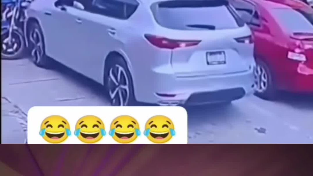 ⁣कार वाले ने की ये गलती