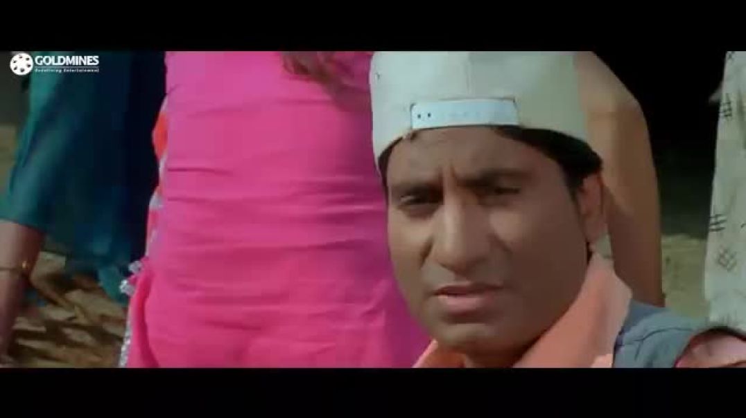 ⁣एक_भुक्खड़_की_वजह_से_अच्छी_खासी_बस_रेलवे_ट्रैक_से_उतर_गयी(360p)