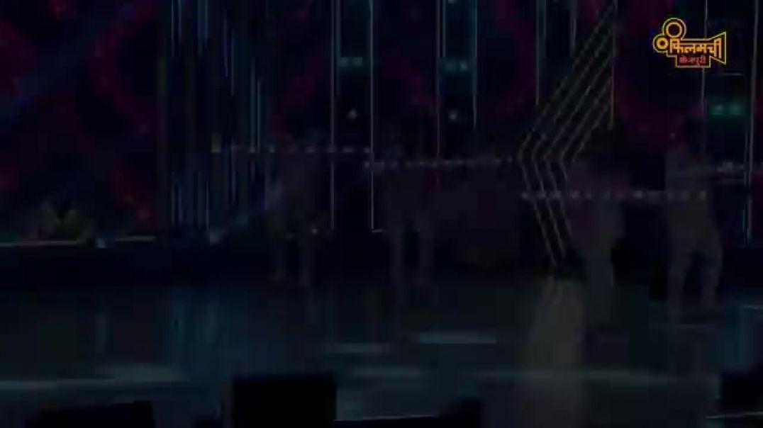 ⁣Pawan-Singh-s-Spectacular-Dance-Performa_8