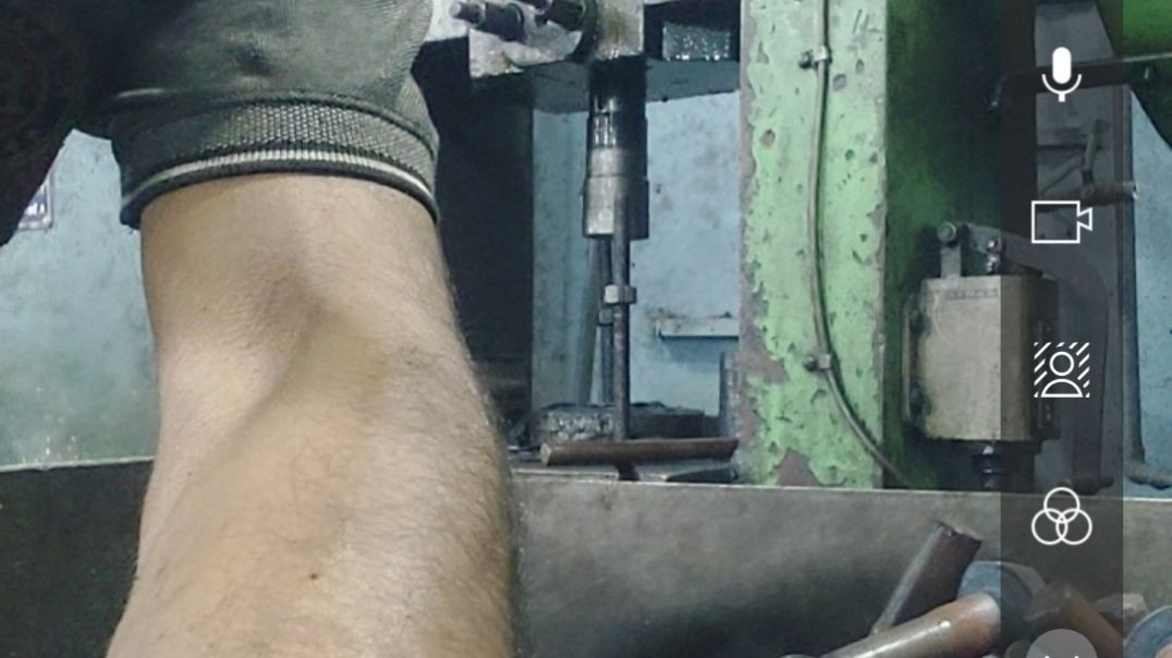 ⁣Factory Mein kam kis Prakar Hota Hai