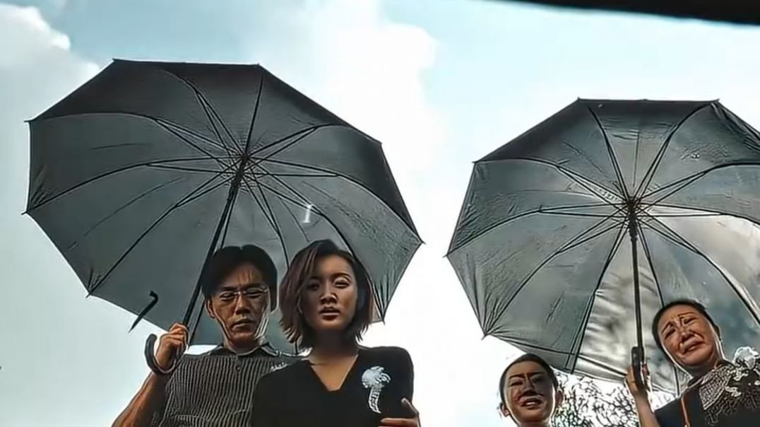 ⁣आदमी na अपनी पत्नी की जासूसी की.