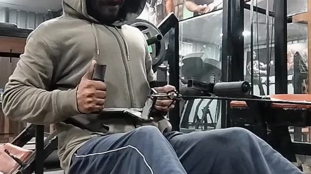 ⁣Mini Vlog: Day 1 Back & Bicep Challenge