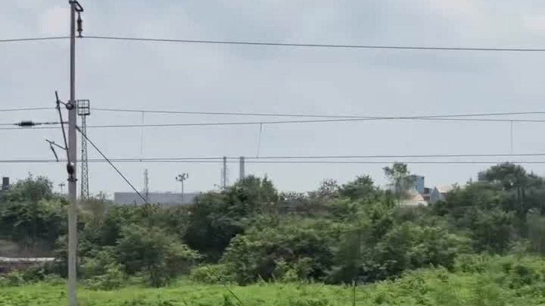 ⁣🧐किस रेलवे स्टेशन पर पहुचने से पहले ऐसी फैक्ट्री देखने को मिलती है 😳