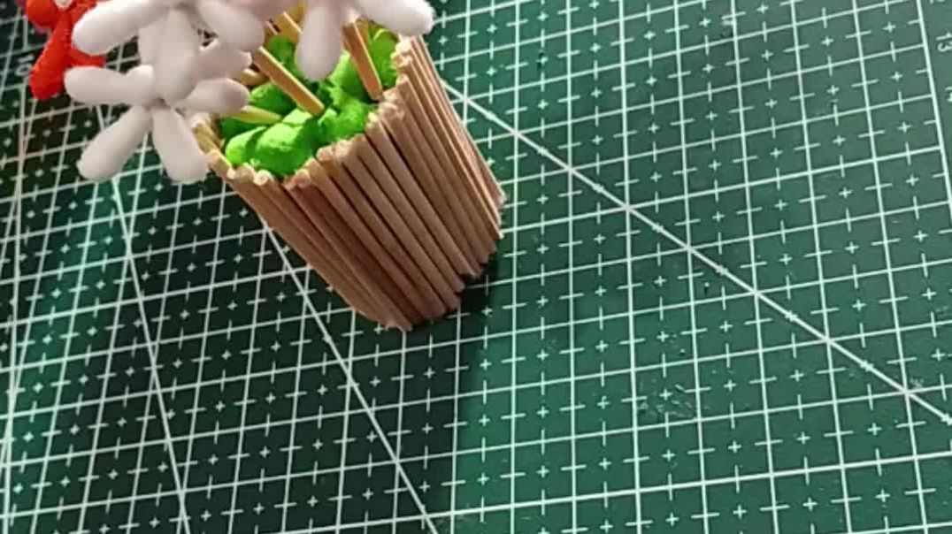 ⁣Mini Flower Pot From Ear Bud 🌼 DIY Craft!Recycle Ear Buds Into Art♻️✨