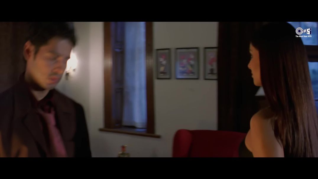 ⁣Kitna Pyaara Hai Yeh Chehra _ Raaz _ Bipasha Basu_ Dino Morea _ Alka Yagnik_  Udit Narayan_Love Song