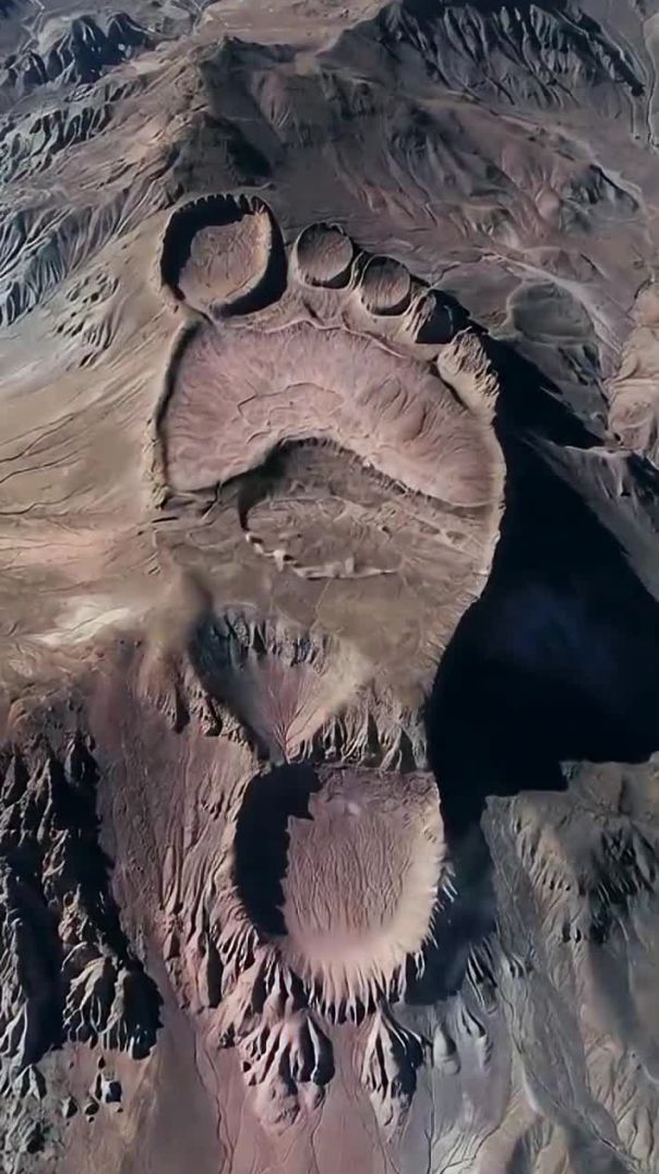 हनुमान_जी_के_पैरों_का_निशान__आज_भी_जिंदा_है_😱_#shorts(720p)