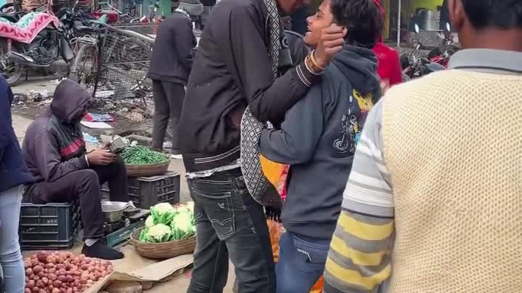 ⁣Big bajar mein majak