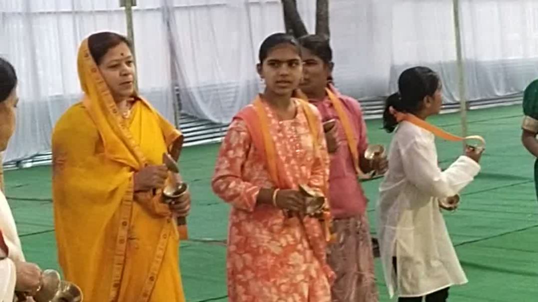 ⁣मृदंग वाजवताना छोटा मुलगा