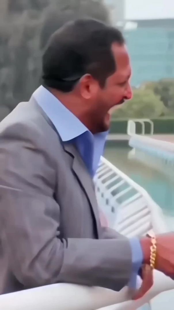 बंदर हग दिया है 🤣😂 #vairalvideo #funny #bandar #monkey #funnycomedy​