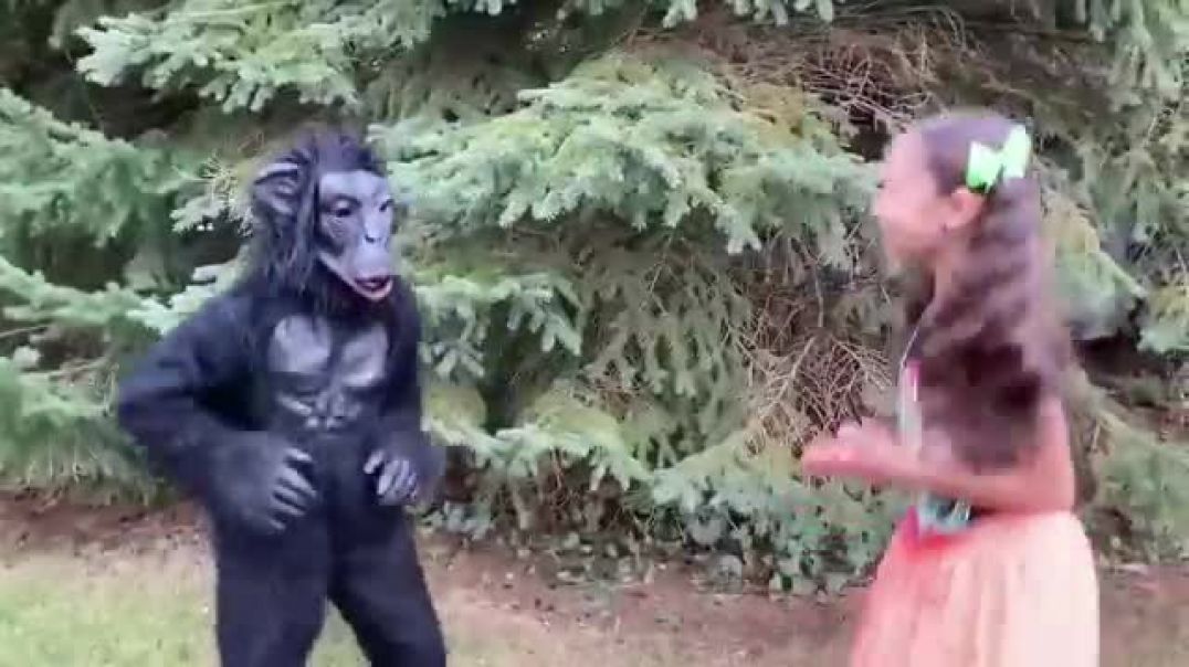 ⁣jumping bhalu and girl