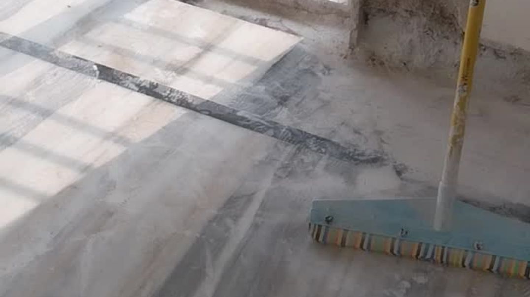 ⁣पत्थर को चमकाया जाता है