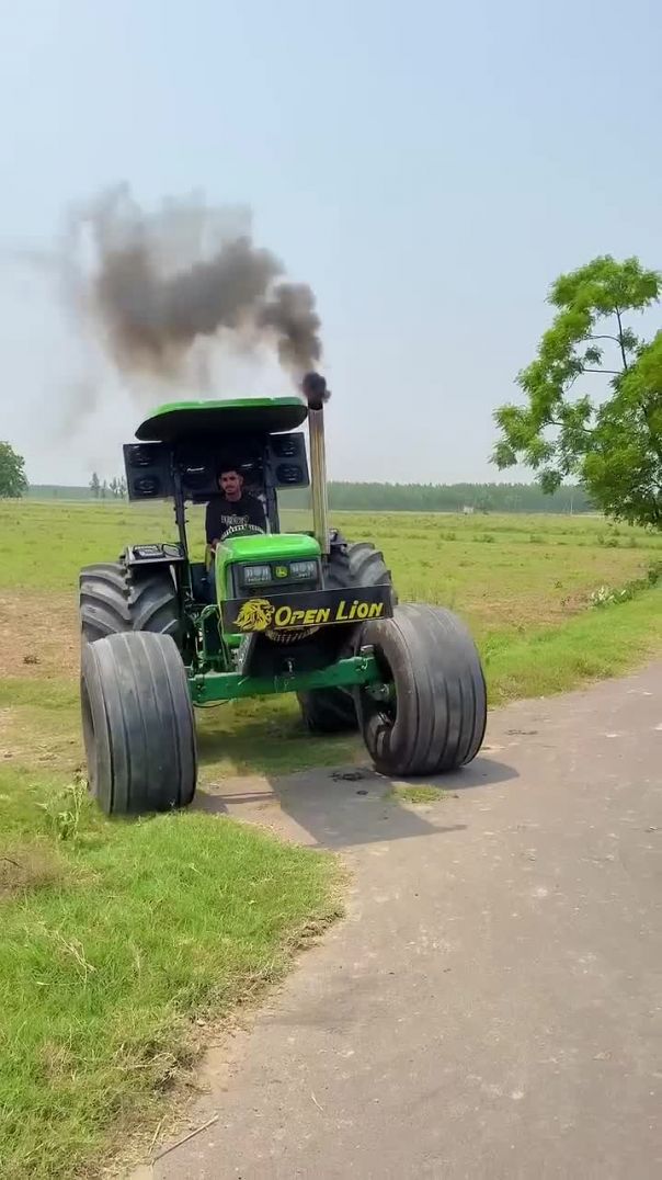 Rohit Bhai ka stunt tochan king👑 __ Nishu Deshwal __ John Deere __ _tractor _stunt _trending(720P_HD