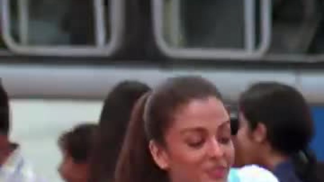 Raj_Reveals_His_Love_Story___Scene___Mohabbatein___Shah_Rukh_Khan___Aishwarya_RaiSpoiler_alert__This